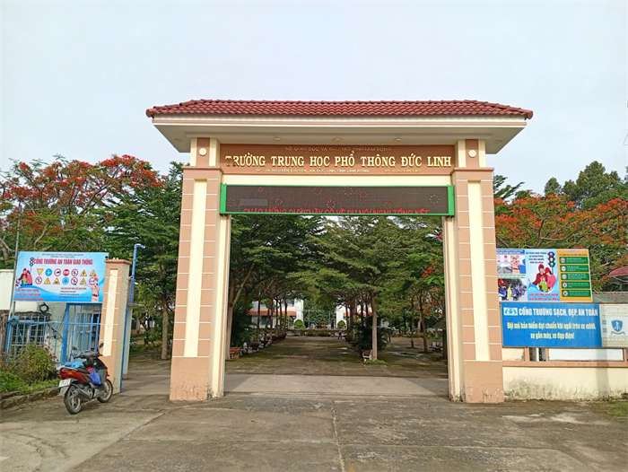 Tính Thành bàn giao khai trương Website Trường THPT Đức Linh